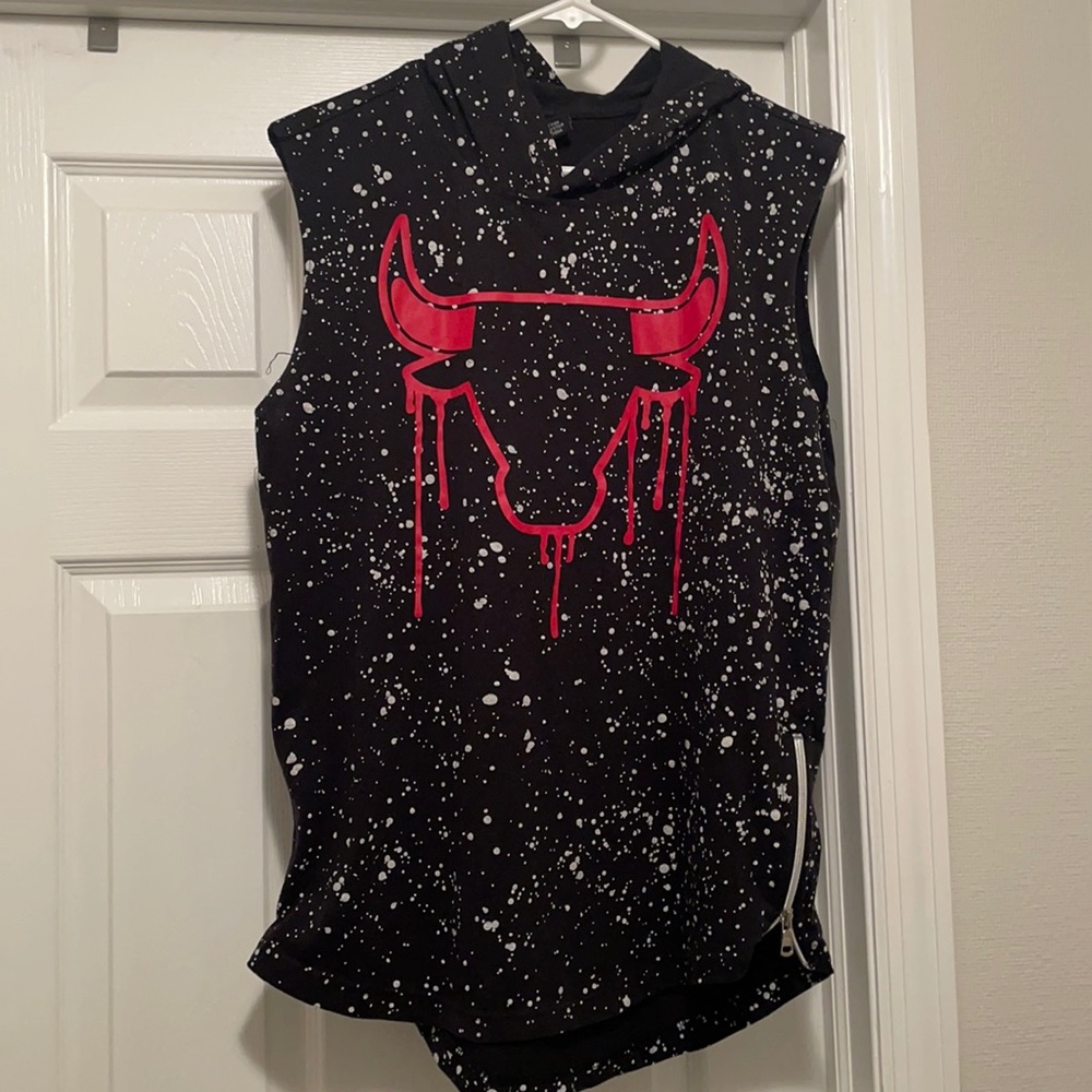 Edgy, sleeveless men's top